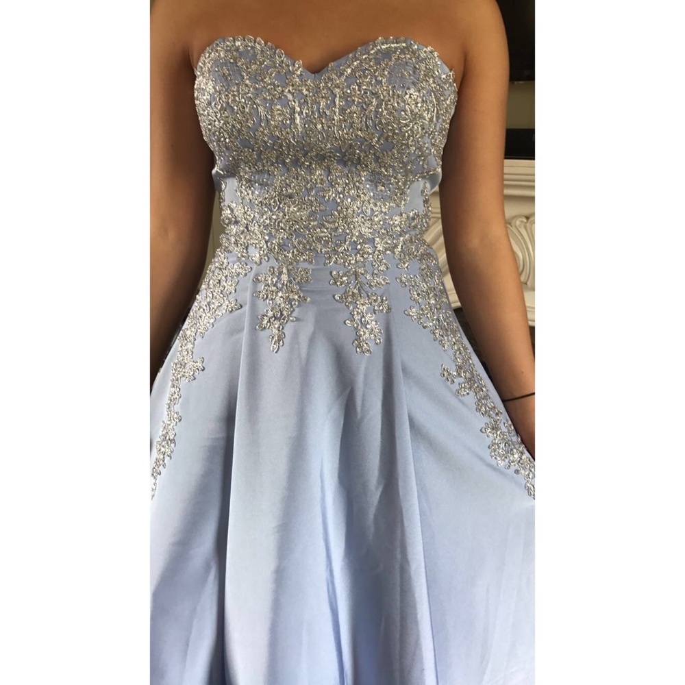 Dress - Picture 3 of 3